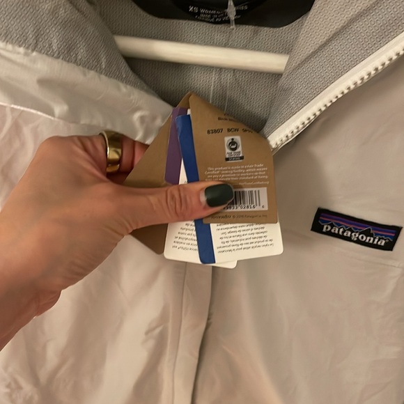 Brand New Patagonia Women's Torrentshell 3L Rain Jacket XS WHITE - Picture 7 of 7